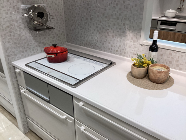 お手入れしやすいアクリル人造大理石を使用しています。